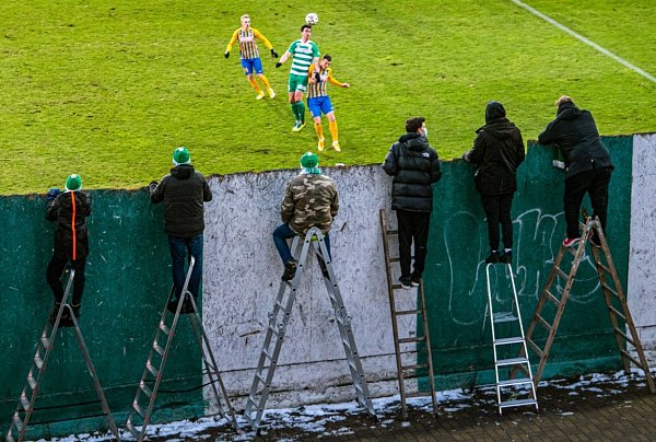 Do tohoto snímku se R. Vondroušovi vkradla i opavská stopa. Náš klub SFC totiž zrovna hrál na stadionu Bohemians (Foto: R. Vondrouš)